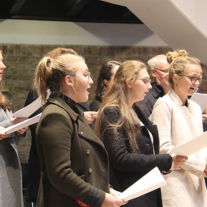 Chor unter der Leitung von Uwe Harrer