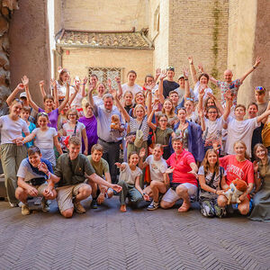 Von 28. Juli bis 3. August 2024 versammelten sich in Rom rund 3200 Ministrant*innen und Begleitpersonen aus ganz Österreich zur Internationalen Ministrant*innen-Wallfahrt.1300 oberösterreichische Ministrant*innen feierten am 31.07.2024 gemeinsam in