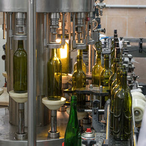 900Jahr Gregorius abfüllen in der Weinkellerei in Stift KremsmünsterFoto: Jack Haijes