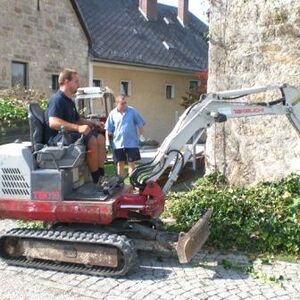 Behindertengerechter Eingang und Eingang zur Sakristei