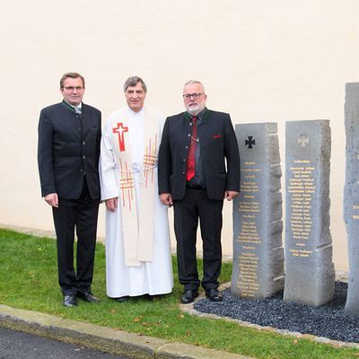 Kriegerdenkmal eingeweiht