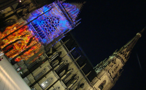Mariendom in Farbe getaucht.