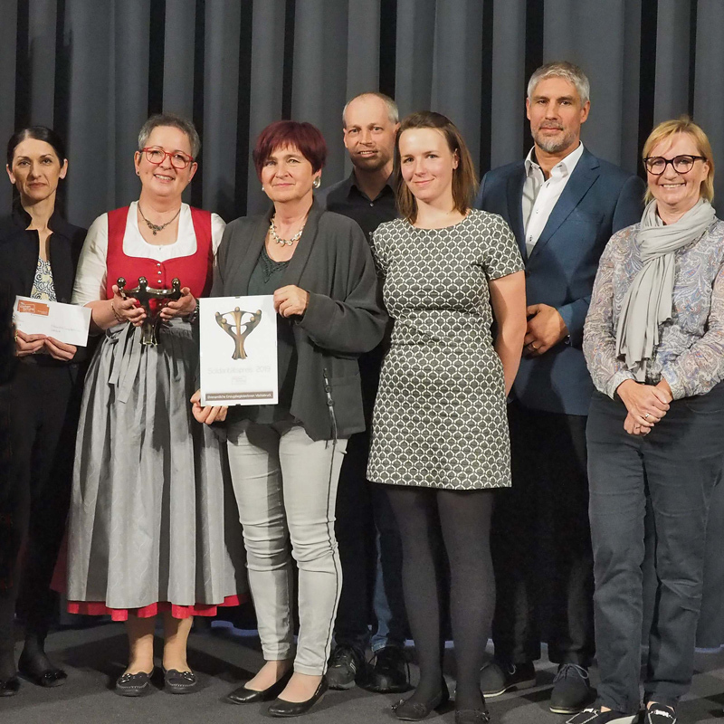 Ehrenamtliche Einzugsbegleiter:innen bei der Solidaritätspreisverleihung 2019