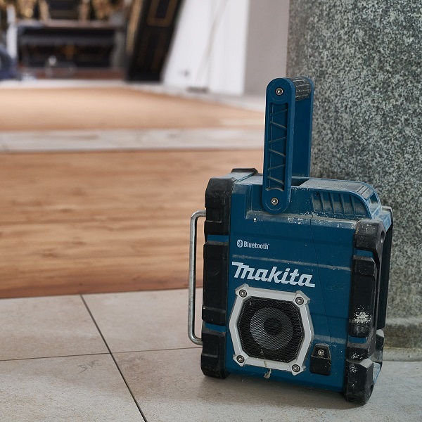 Bodenfliesen verfugen