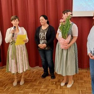 Ein besonderer Dank gilt der scheidenden kfb-Leiterin ...
