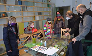 Minis in der Glaswerkstatt