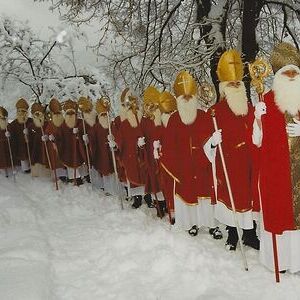 unsere Nikoläuse in Aufstellung zum Besuch