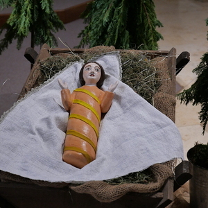 Weihnachtlich geschmückte Kirche in Kleinmünchen