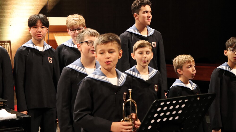 Chor der Wiener Sängerknaben in Steyr Münichholz mit Tromeptenspieler