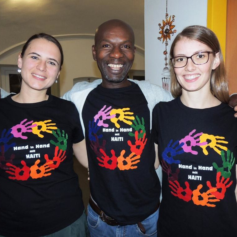 Hand in Hand mit Haiti                                                                                                          