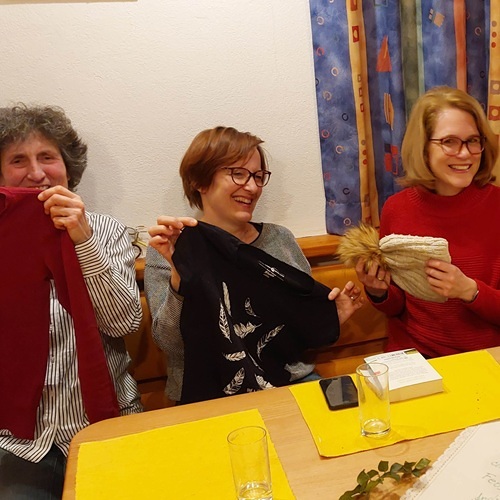 Kleider tauschen Leute