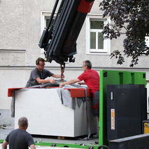 Transport des neuen Altars in den Linzer Mariendom