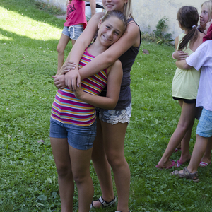  Ein umgebautes, ehemaliges Bauernhaus auf einer Alm in Weyer war die Herberge für 30 Jungscharkinder. Acht Kinder unserer Pfarre verbrachten mit Mädchen und Buben der Pfarre Scharnstein eine erlebnisreiche Woche: Lagerleiter Matthias Holzinger übern