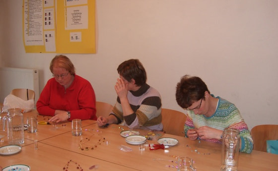 Glasketten basteln