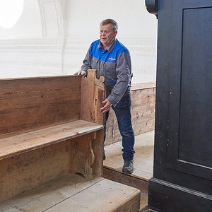 Empore Holz mit Hartöl einlassen