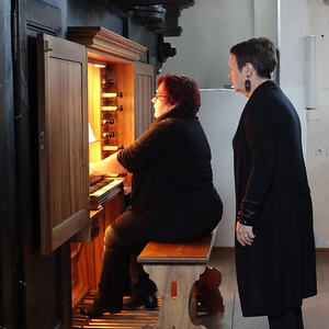 Carolin Landschützer an der Metzler-Orgel