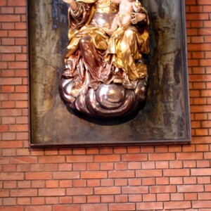 Kinder bei der Buchaustellung