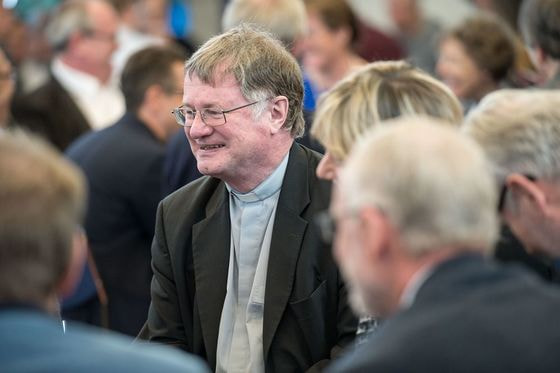 Bischof Manfred Scheuer im Gespräch / © Diözese Linz / Mayr Bischof Manfred Scheuer im Gespräch