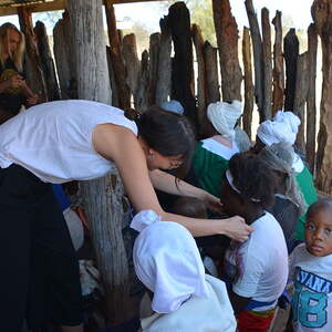 Anhänger mit Kreuz für alle als Gastgeschenk
