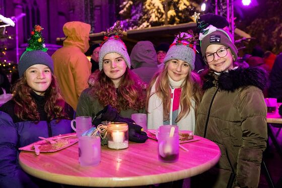 Mit spirituellen und pastoralen Impulsen und Aktionen, einem ansprechenden und abwechslungsreichen Rahmenprogramm für die ganze Familie und einer Vielfalt an hochwertigen Ausstellerinnen und Ausstellern sowie Produkten aus der Region bereichert Adven