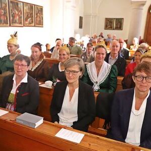 Frau Bürgermeister und Festgäste