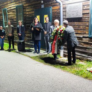 Gedenkfeier an die Opfer des ehemaligen KZ Außenlagers Ternberg unter dem Thema „Politischer Widerstand“Bild: Kranzniederlegung