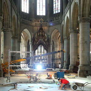 Neujustierung des Chorgestühls