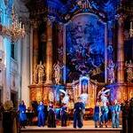 'Bleuet': Junge Künstler:innen präsentieren Tanz und Musik und eine poetische Reise gegen Verlust von Jugend und Menschlichkeit in der Ursulinenkirche.