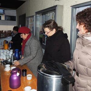 Jahresschlussandacht mit traditioneller Einladung der Pfarrcaritas zum Jahresumtrunk