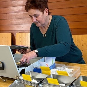 Erstkommunionkleiderbasar der kfb