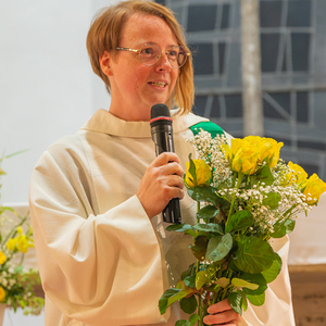 Dankefest Pfarre Kirchdorf an der Krems, Bild: Dankesworte am Ende der Samstag-Abendmesse durch die scheidende Pastoralassistentin Bernadette Hackl