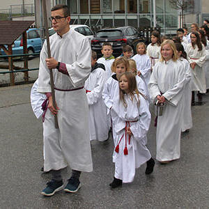 Festzug zur Kirche