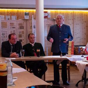 Festsitzung Gemeinderat Kopfing im Geburtshaus von Johann Nepomuk Hauser