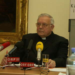 Bischof Maximilian Aichern