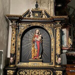 renovierter Seitenaltar