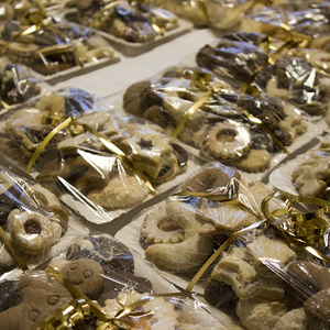 Adventkranzsegnung und Braunauer Adventcafé