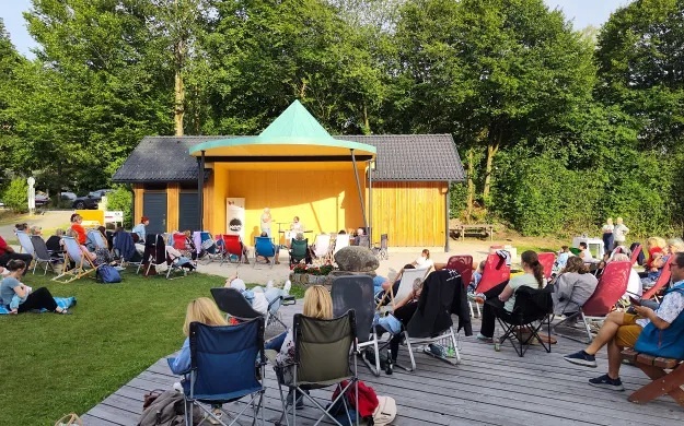 Workunst, Beats & Sommerfeeling in der Bibliothek Bad Zell