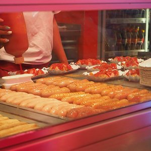 Berlin Currywurst schon fast fertig