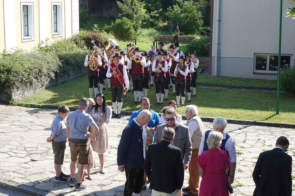 Pfarrfeier der Jubelhochzeit / Pfarre St. Oswald bei Freistadt Zusammenkunft am Pfarrplatz