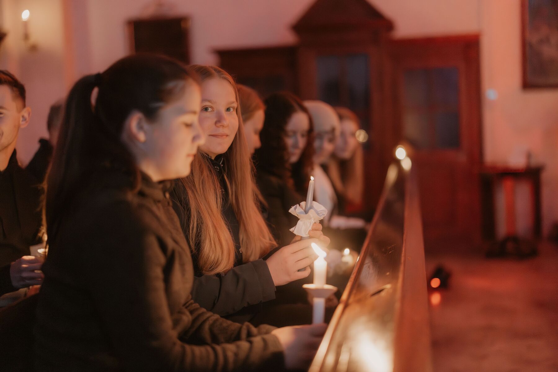 Bei der Auferstehungsfeier am Morgen des Ostersonntags wird in der Pfarrkirche ein stimmungsvoller Gottesdienst gefeiert.