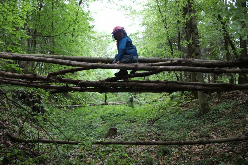 Wir bauen eine Waldkugelbahn / KMB / Hannes Hofer Brücke über die Schlucht