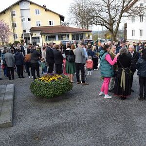 Palmweihe vor dem Pfarrheim