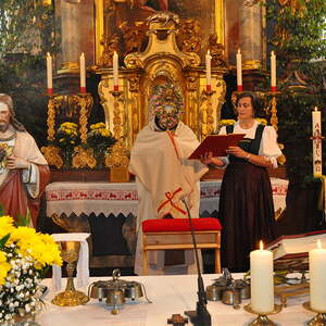 1. Segensaltar in der Kirche