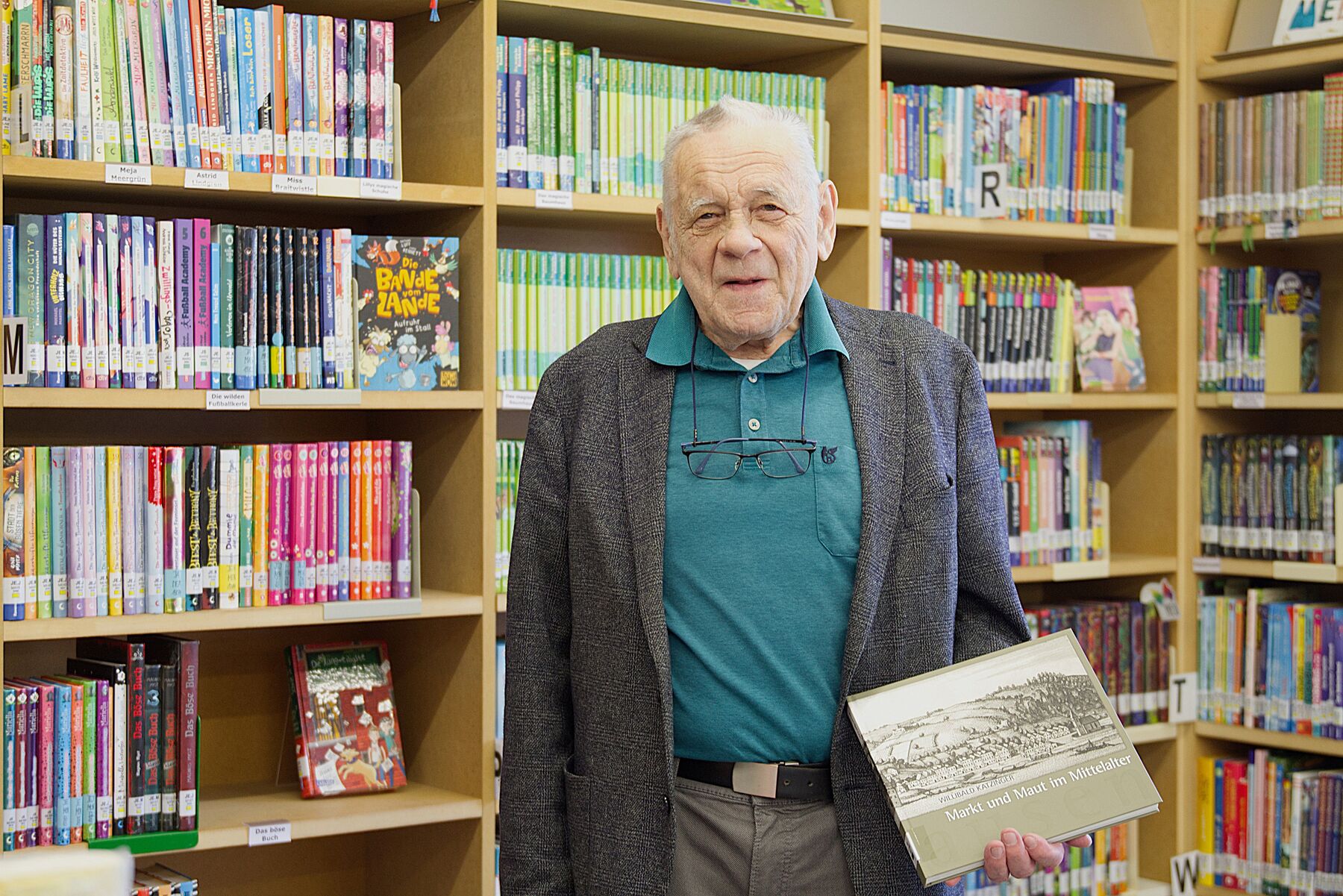 Johann Aichinger / © Diözese Linz / Renate Enöckl Seit 1964 arbeitet Johann Aichinger (81) ehrenamtlich in der Bibliothek der Pfarrgemeinde Mauthausen. 46 Jahre lang war er sogar deren Leiter.