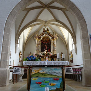 Und der Altarraum der Nußdorfer Kirche!
