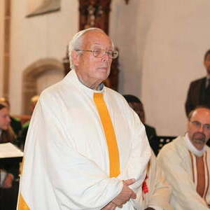 Pfarrer Hansjörg Wimmer, Kaplan Samuel Ogwudile, Frau Klara