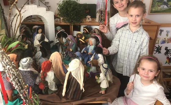 Jesus zieht in Jerusalem ein.