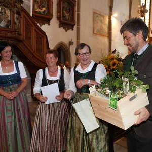 Pfarrer Hansjörg Wimmer, Kaplan Samuel Ogwudile, Frau Klara