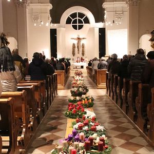 Adventkranzsegnung in St. Quirinus