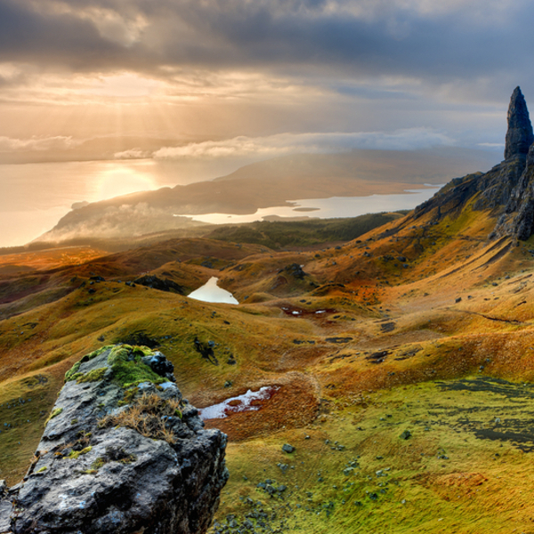 https://www.goodfreephotos.com/scotland/other-scotland/magnificient-landscape-view-at-isle-of-the-skye.jpg.php